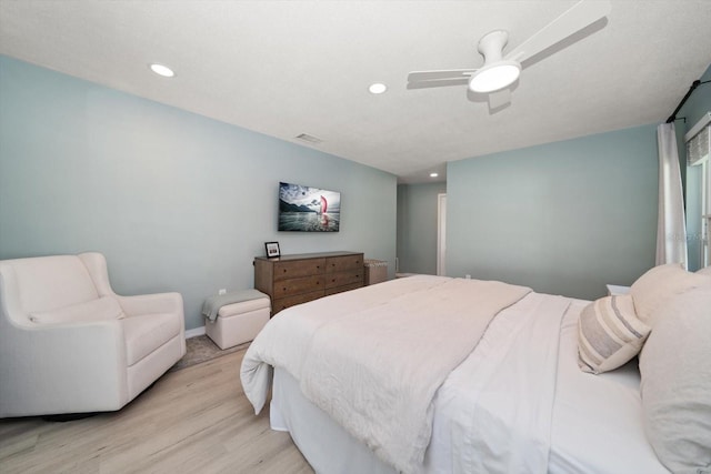 bedroom featuring light wood finished floors, visible vents, recessed lighting, and ceiling fan