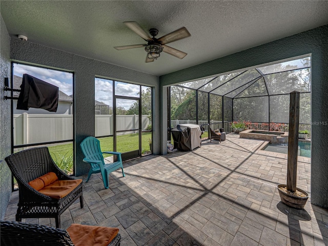 sunroom with ceiling fan