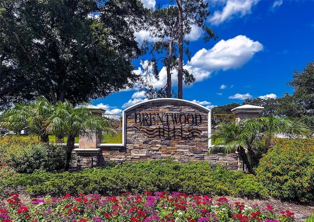 view of community / neighborhood sign