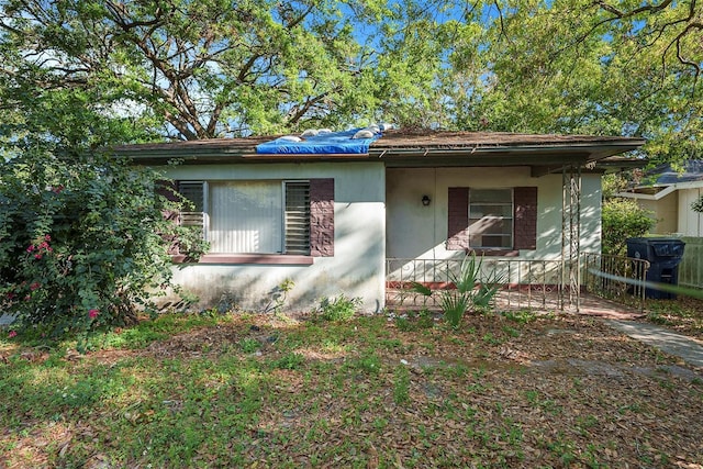 ranch-style house with covered porch