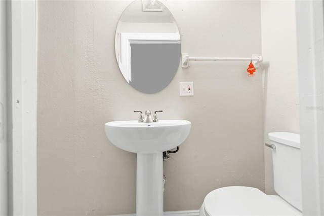 bathroom featuring toilet