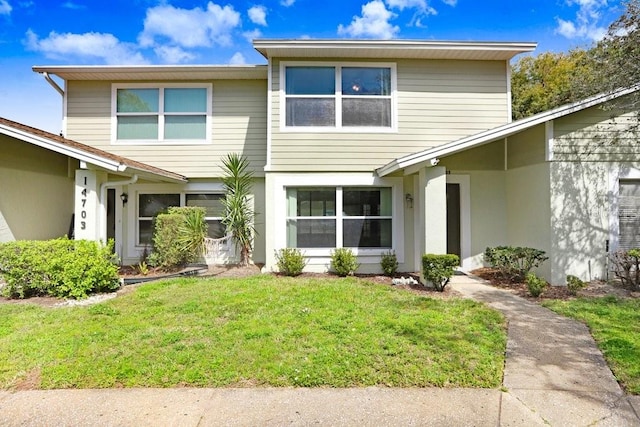 view of front facade featuring a front lawn