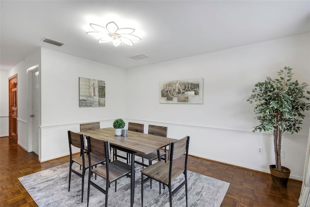 dining area featuring visible vents and baseboards