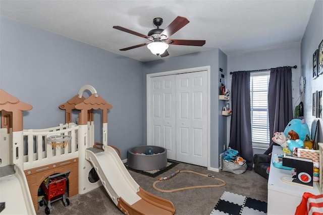 bedroom featuring a closet, baseboards, carpet, and a ceiling fan