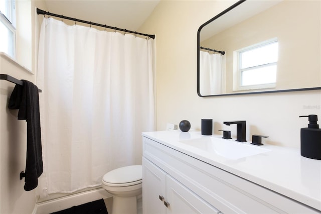 full bath with curtained shower, toilet, and vanity