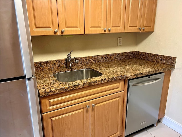 5221 Bayshore Blvd Unit 29, Tampa, FL 33611 - kitchen featuring light tile patterned floors, appliances with stainless steel finishes, baseboards, and a sink