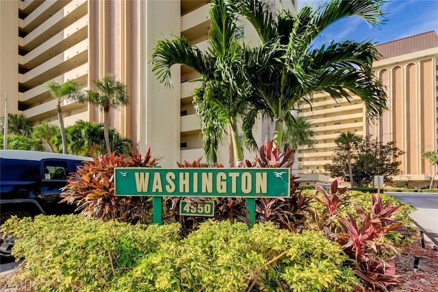 view of community / neighborhood sign