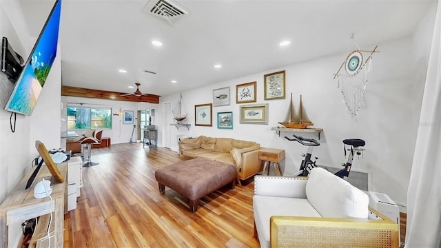 living area featuring visible vents, recessed lighting, light wood-type flooring, and ceiling fan