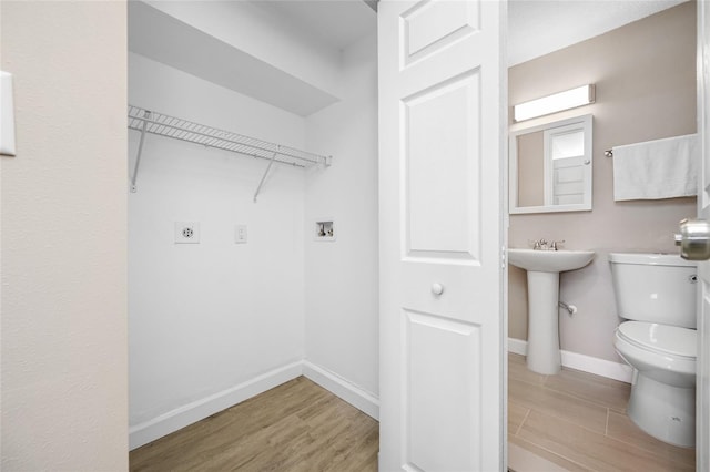 217 Emerald Ln, Largo, FL 33771 - clothes washing area with hookup for a washing machine, baseboards, and wood finished floors