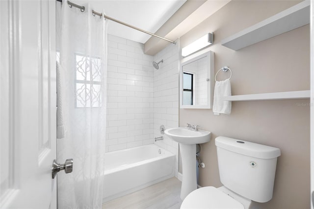 217 Emerald Ln, Largo, FL 33771 - bathroom featuring a sink, toilet, and shower / bathtub combination with curtain