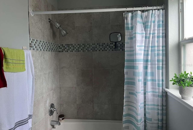 bathroom featuring shower / bath combo