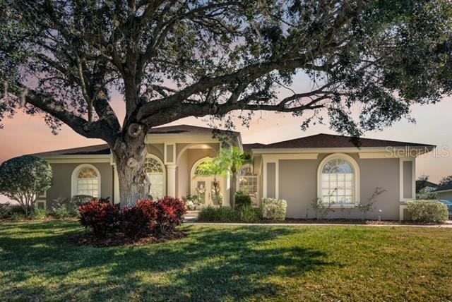 view of front of property featuring a yard and stucco siding