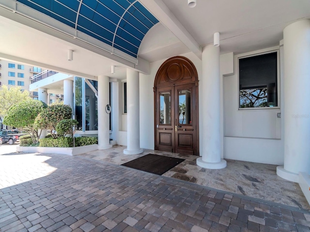 entrance to property with stucco siding