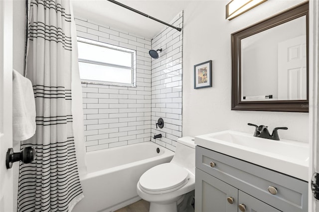 full bathroom featuring shower / bath combo with shower curtain, toilet, and vanity