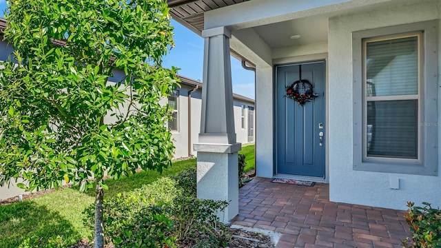 entrance to property with stucco siding