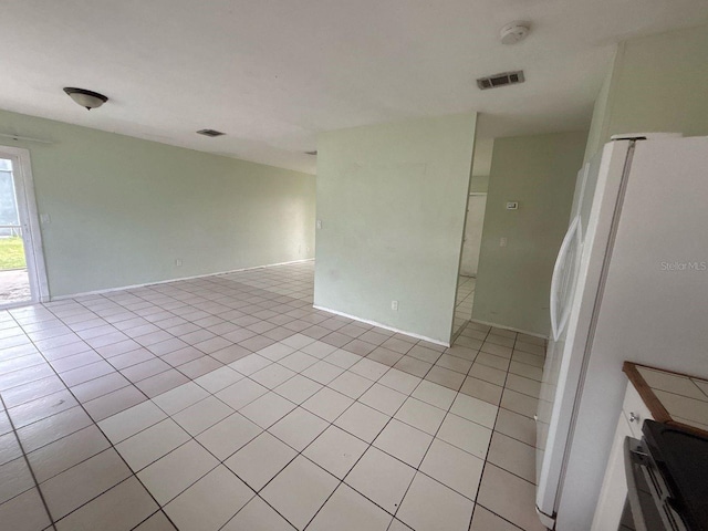 empty room featuring visible vents and light tile patterned flooring
