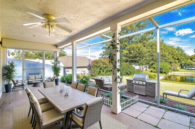 sunroom with a ceiling fan