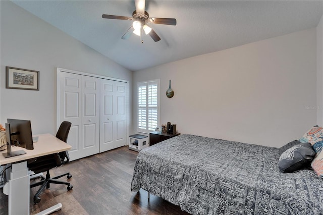 bedroom featuring vaulted ceiling, wood finished floors, a closet, and ceiling fan