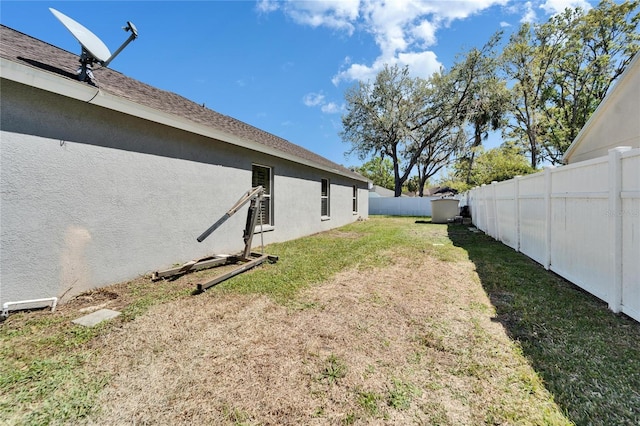 view of yard featuring a fenced backyard