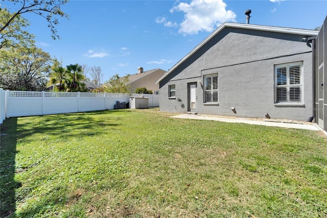 view of yard featuring a fenced backyard