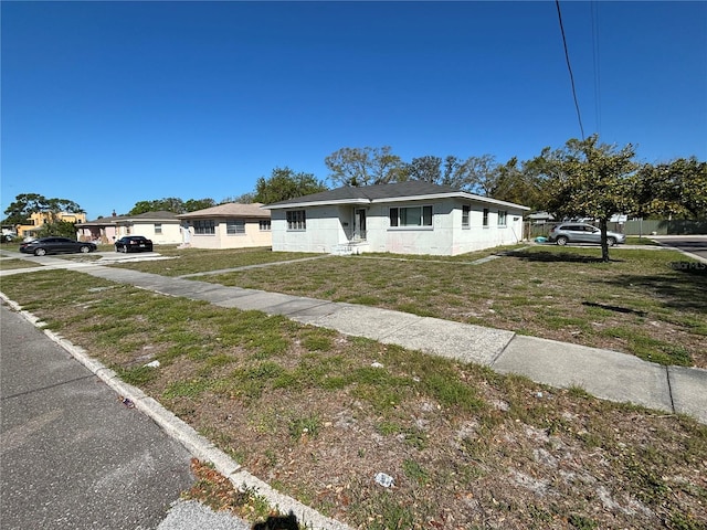 view of front of house with a front lawn