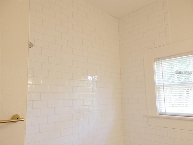 details featuring a tile shower