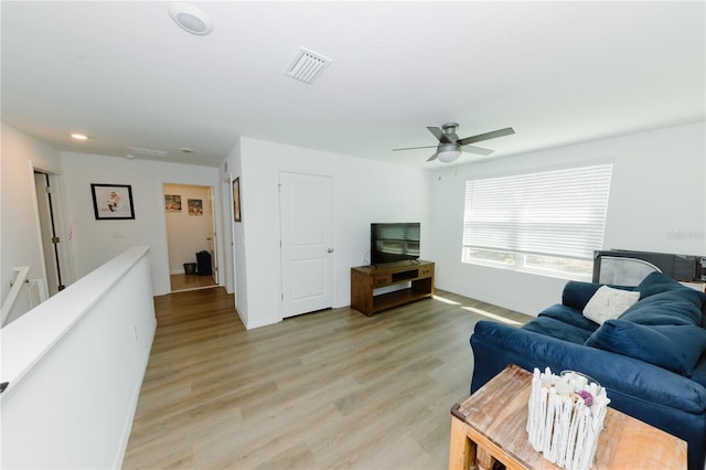 living room featuring visible vents, baseboards, recessed lighting, light wood-style flooring, and a ceiling fan