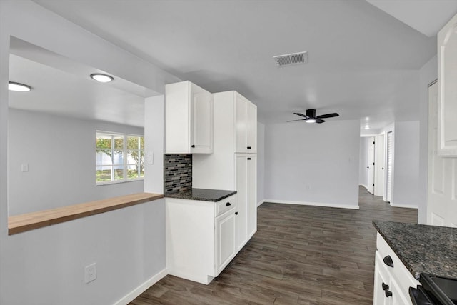 kitchen with electric range, tasteful backsplash, dark wood-style floors, and visible vents