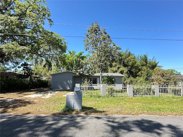 view of front of home with a fenced front yard