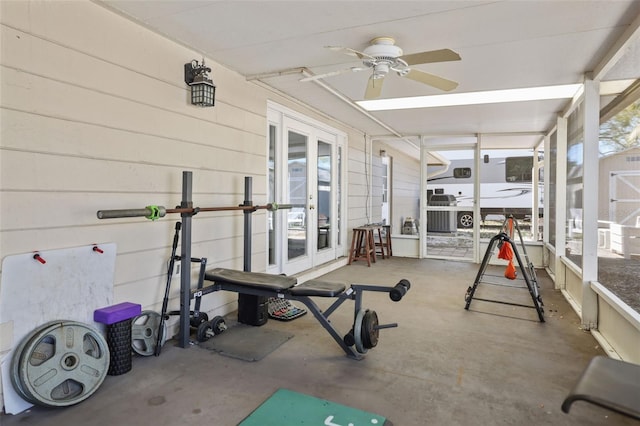 workout area featuring plenty of natural light and a ceiling fan