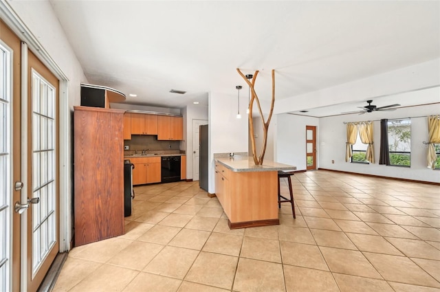 kitchen with dishwasher, a kitchen breakfast bar, a peninsula, fridge, and a sink