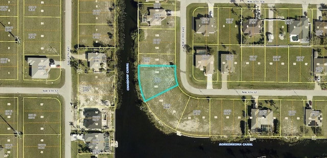 Listing photo 3 for 402 NW 23rd Ave, Cape Coral FL 33993