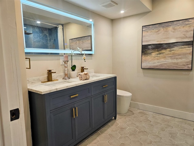 full bath featuring vanity, baseboards, visible vents, a shower, and toilet