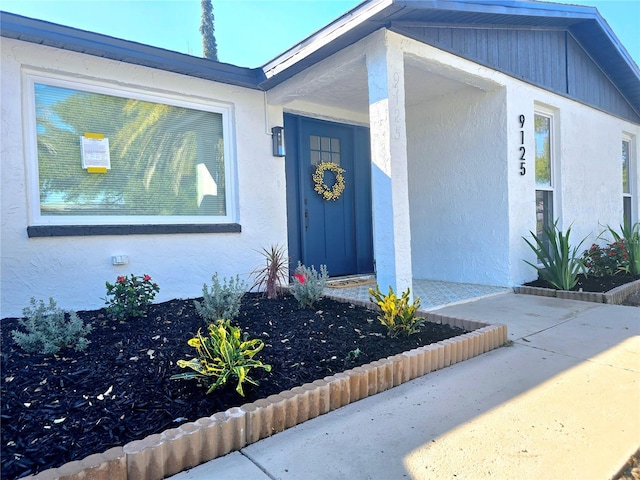 property entrance featuring stucco siding