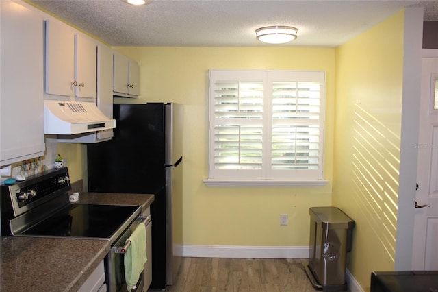 kitchen with custom exhaust hood, light wood-style flooring, stainless steel range with electric stovetop, and a textured ceiling