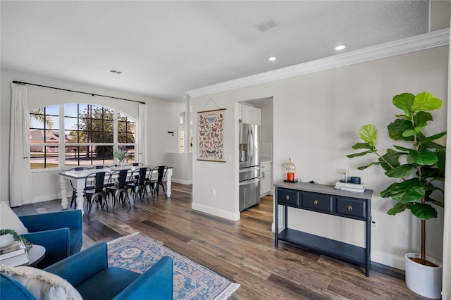 living area featuring visible vents, ornamental molding, recessed lighting, baseboards, and dark wood-style flooring