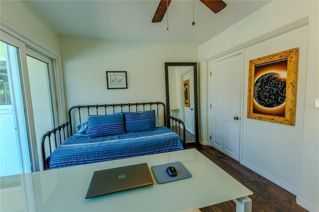 bedroom with dark wood-style floors, ceiling fan, and baseboards