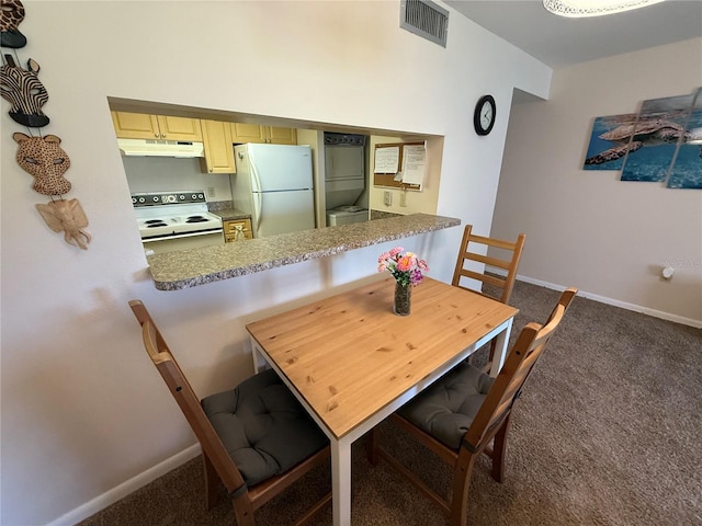 dining room with visible vents, carpet floors, baseboards, and washer / clothes dryer