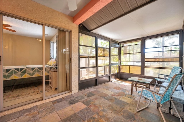 sunroom with ceiling fan