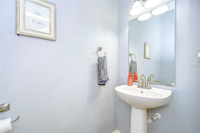 bathroom featuring a sink