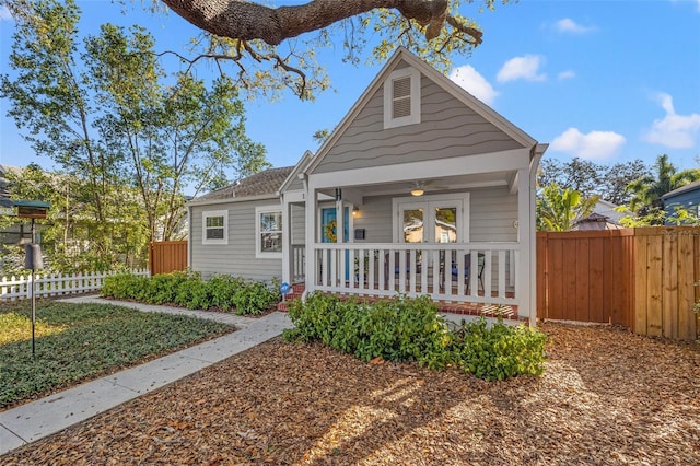 view of front of house featuring fence and covered porch