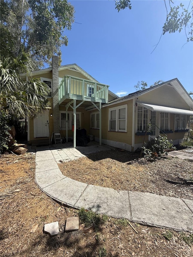 view of front of house featuring a patio