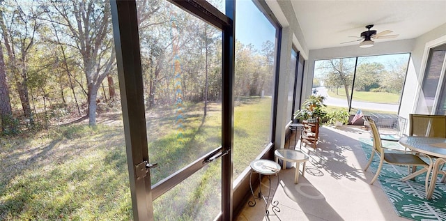 sunroom / solarium with a ceiling fan