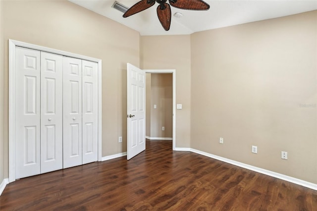 unfurnished bedroom featuring visible vents, a ceiling fan, a closet, baseboards, and dark wood-style flooring