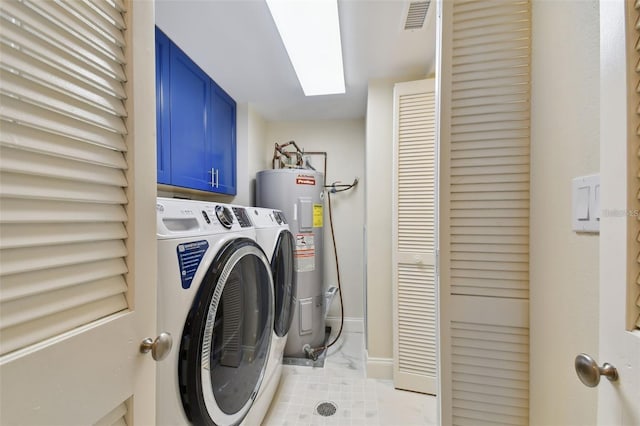 laundry room featuring visible vents, independent washer and dryer, water heater, cabinet space, and a skylight