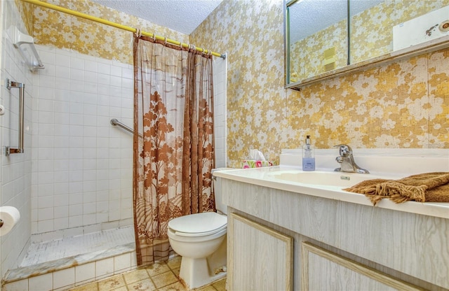 bathroom featuring a tile shower, toilet, a textured ceiling, and wallpapered walls