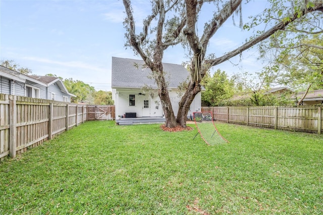 view of yard featuring a fenced backyard