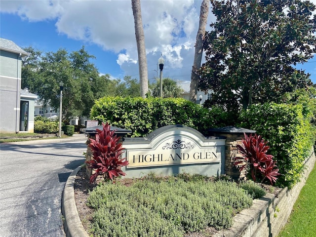 view of community / neighborhood sign