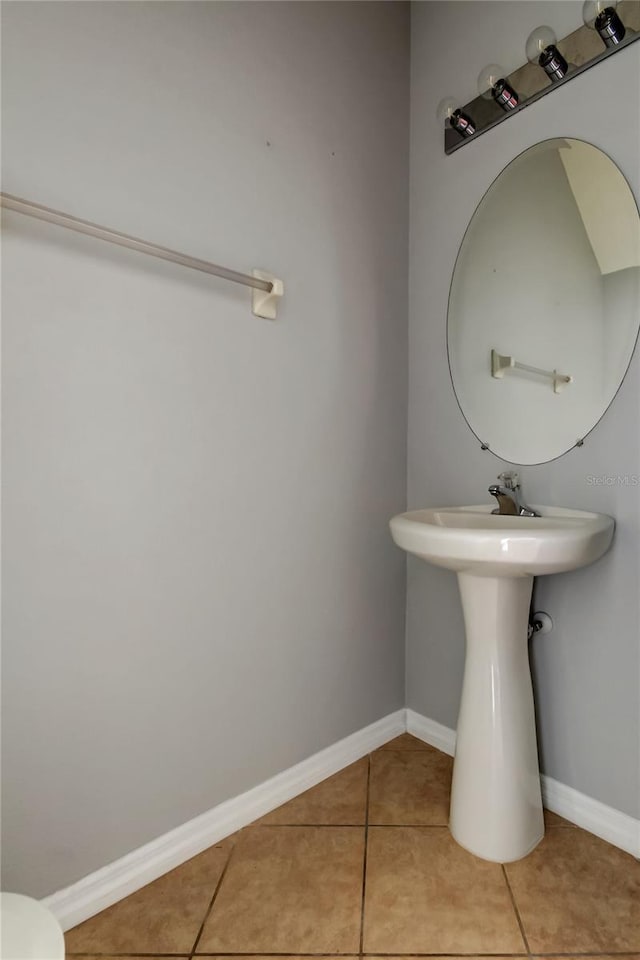 bathroom featuring tile patterned floors and baseboards