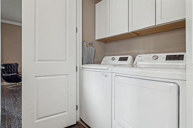 laundry room with cabinet space, crown molding, and independent washer and dryer